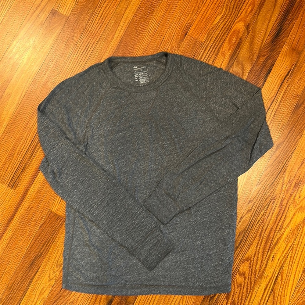 Long sleeve gray Gap Tee